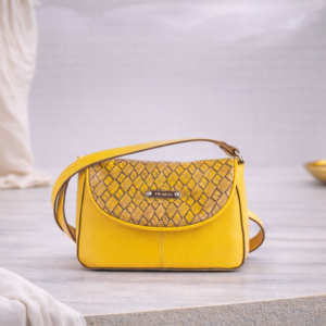 Mala pequena em a tiracolo amarela