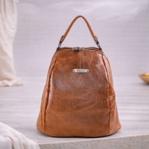 Mochila grande com fecho em metal