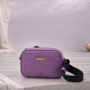 Mala pequena a tiracolo roxa