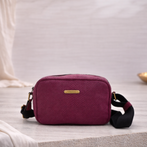 Mala pequena a tiracolo