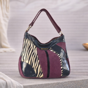 Mala em camurça média de uma alça biposicional de ombro