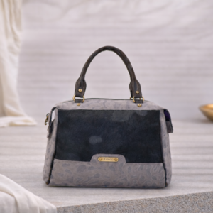 Mala em camurça média de duas alças de mão preta