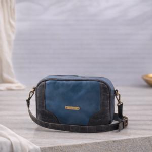 Mala em pele pequena a tiracolo azul