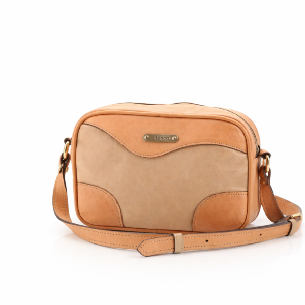 Mala pequena a tiracolo