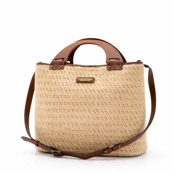 Mala em ráfia bege com alça de madeira